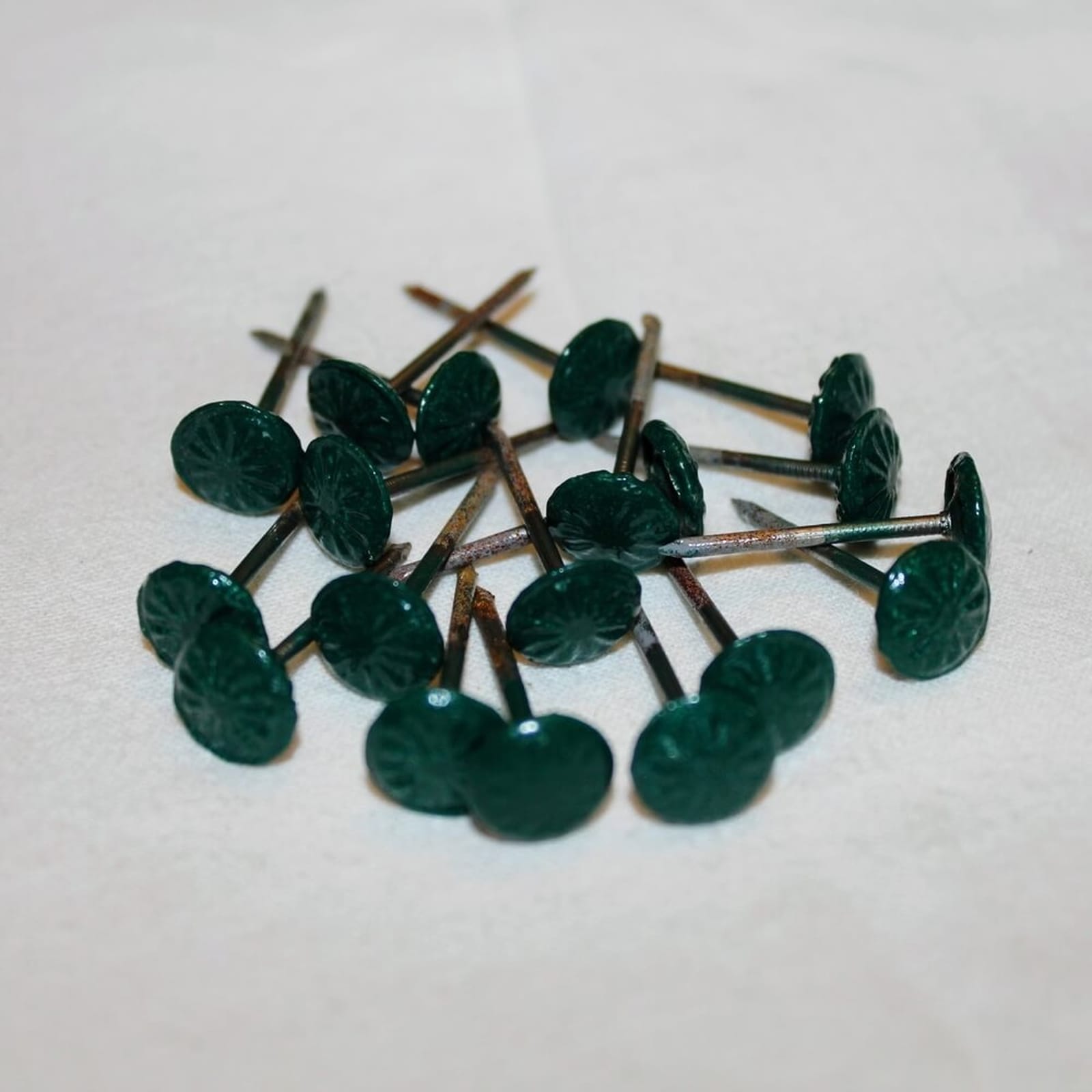 Гвозди мебельные крашенные Ø10мм (темно-зеленые)-фото-1